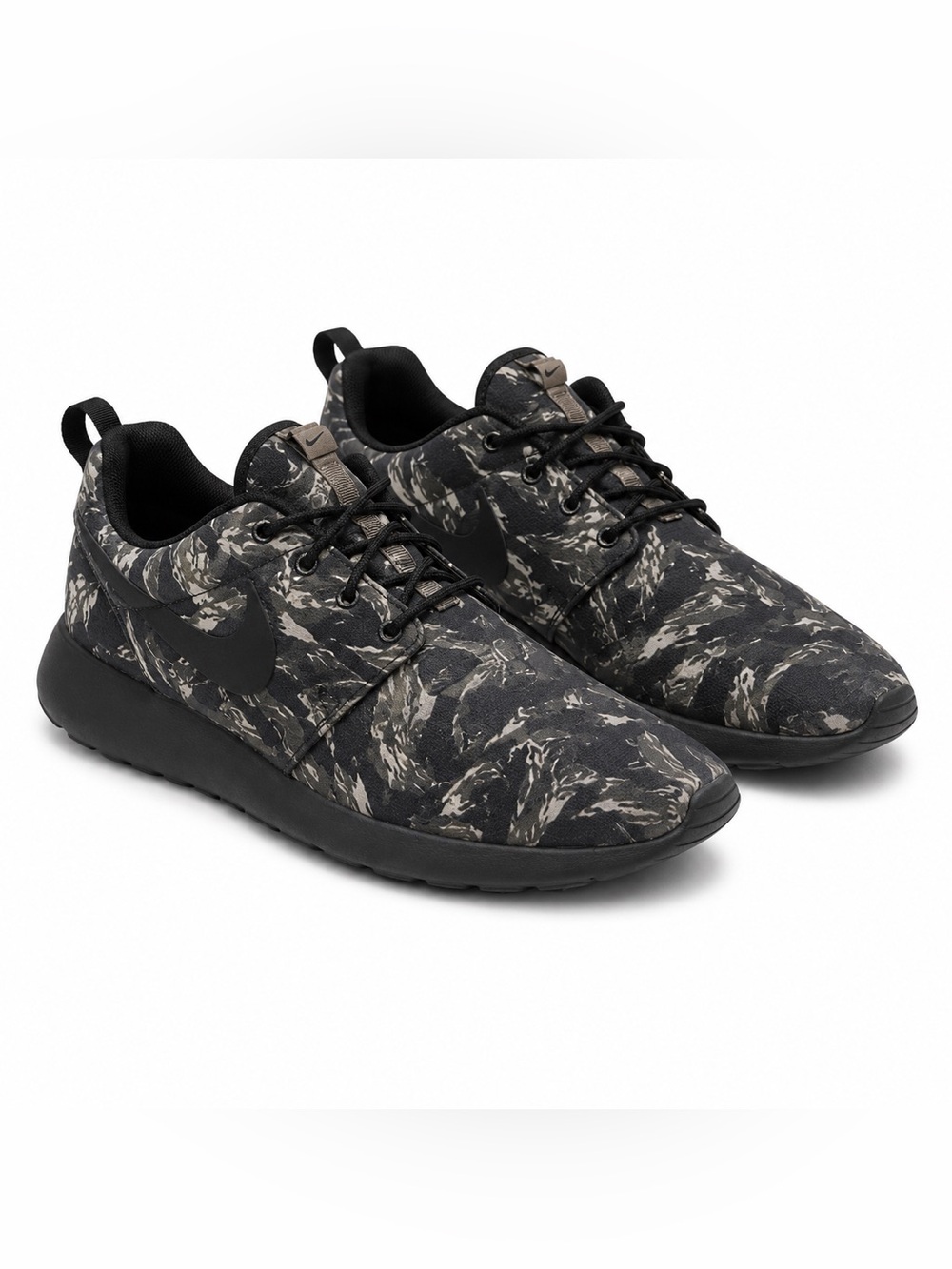 Nike Men’s Black and Gray Camouflage Roshe-Style Sneakers Size 9.5
